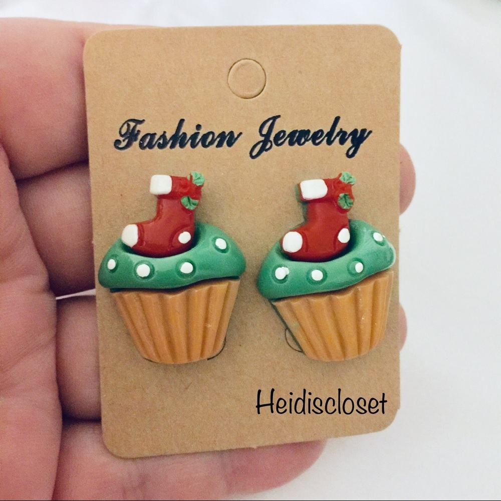 Christmas Cupcake Earrings. New!!!